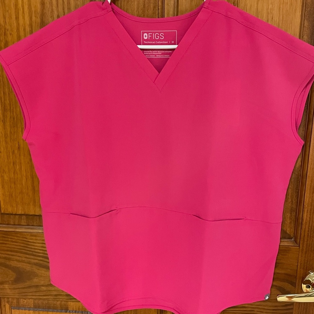FIGS Rafaela Scrub Top Size M Shocking Pink NWT